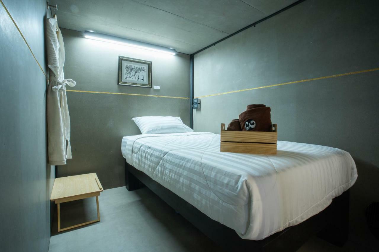 Third Rock Hostel Бангкок Екстер'єр фото