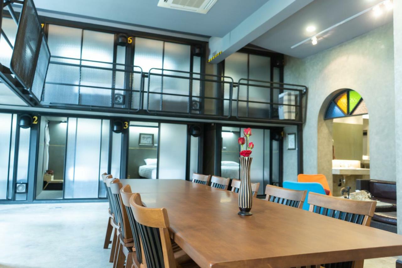 Third Rock Hostel Бангкок Екстер'єр фото