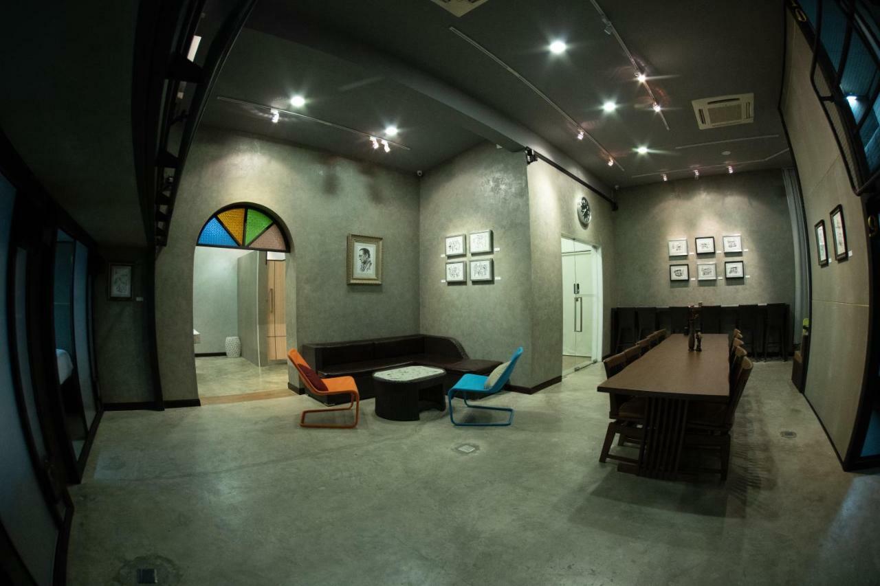 Third Rock Hostel Бангкок Екстер'єр фото