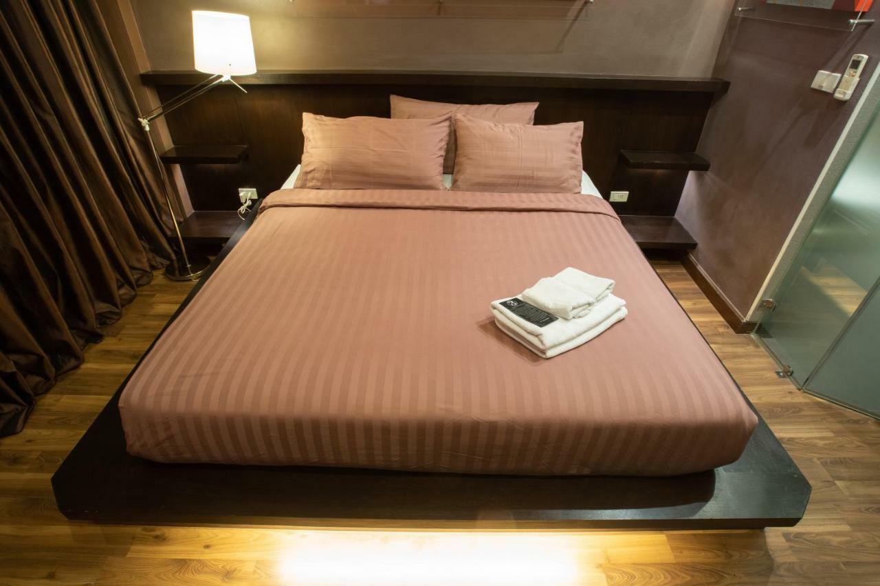 Third Rock Hostel Бангкок Екстер'єр фото