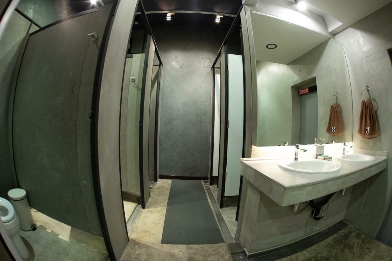 Third Rock Hostel Бангкок Екстер'єр фото