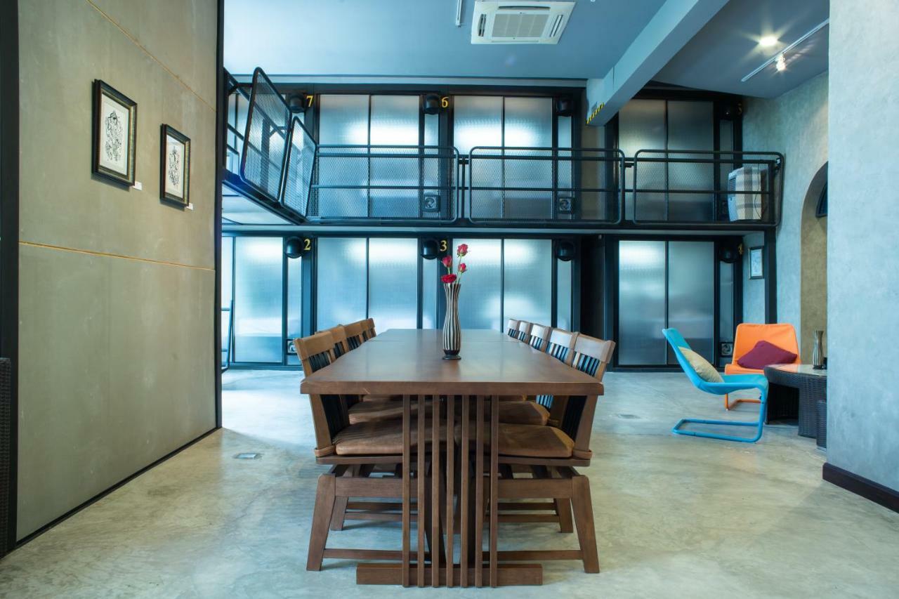 Third Rock Hostel Бангкок Екстер'єр фото