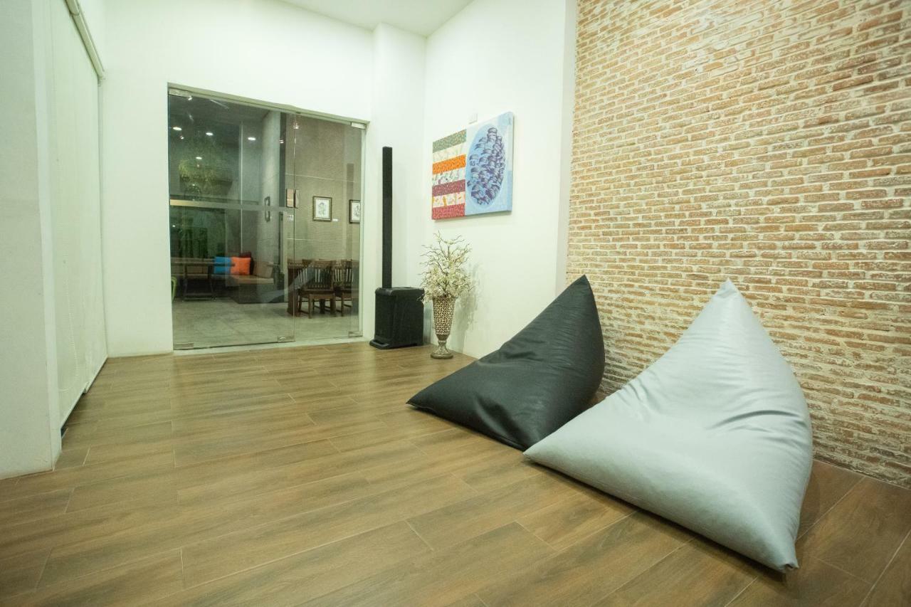 Third Rock Hostel Бангкок Екстер'єр фото