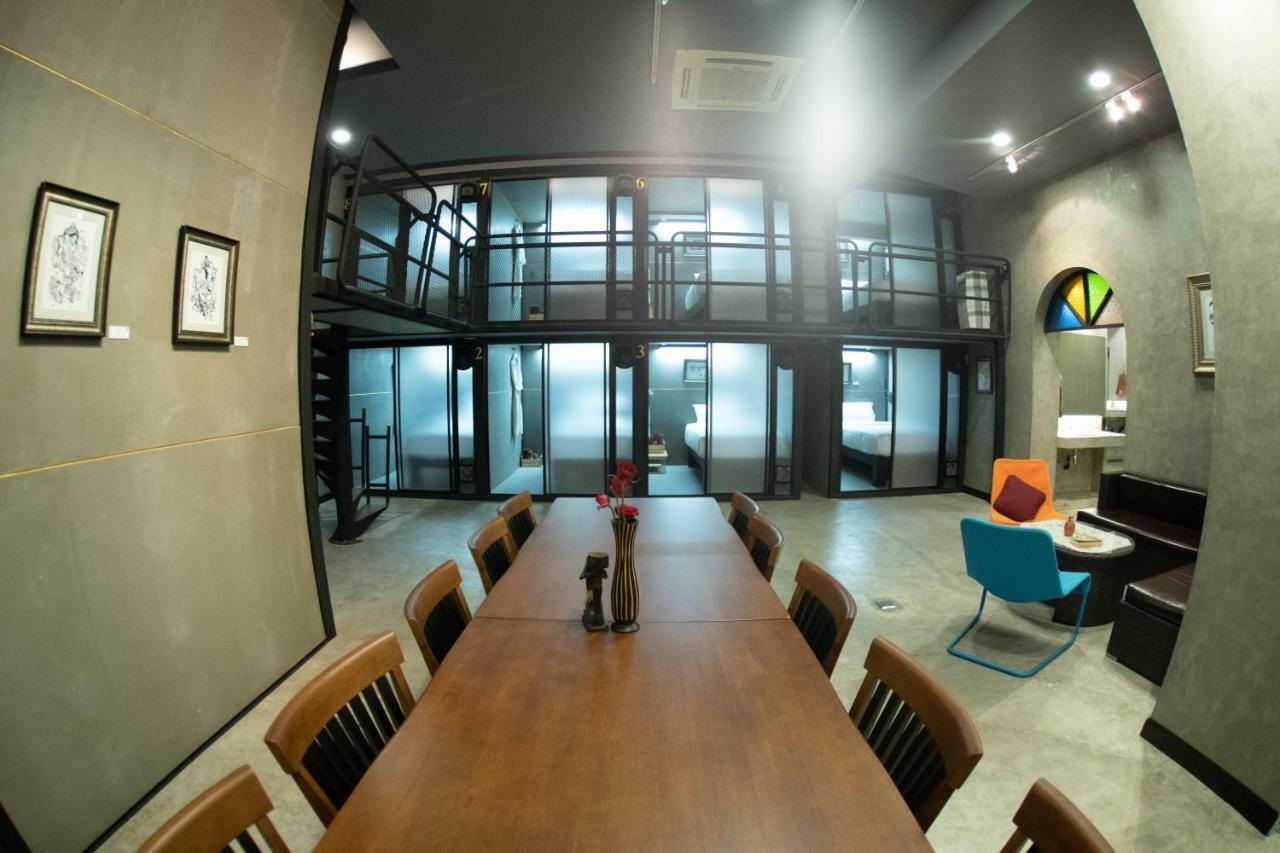 Third Rock Hostel Бангкок Екстер'єр фото
