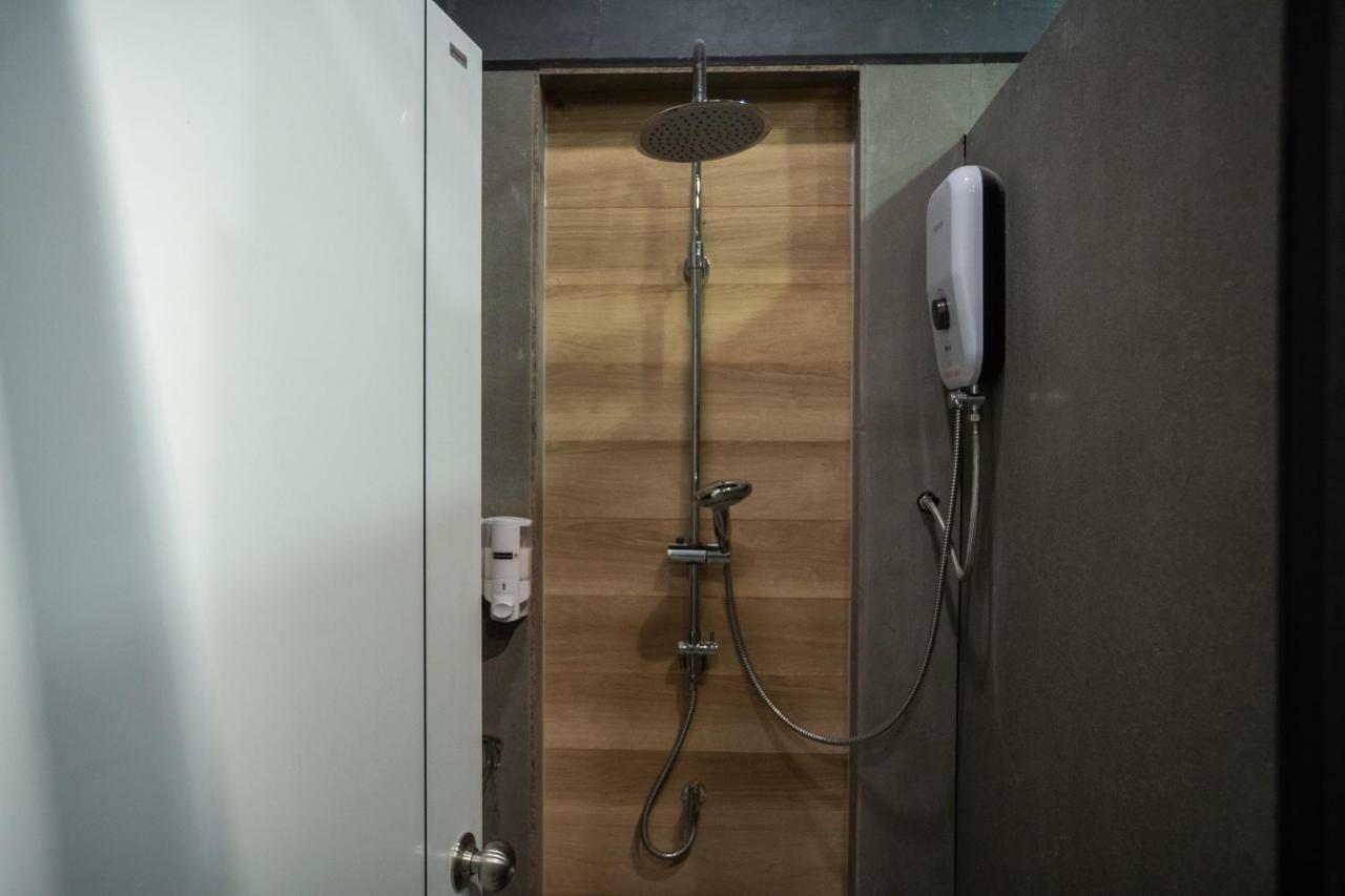 Third Rock Hostel Бангкок Екстер'єр фото