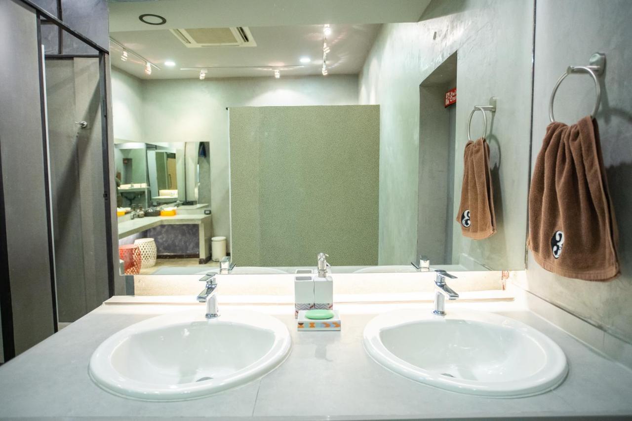 Third Rock Hostel Бангкок Екстер'єр фото